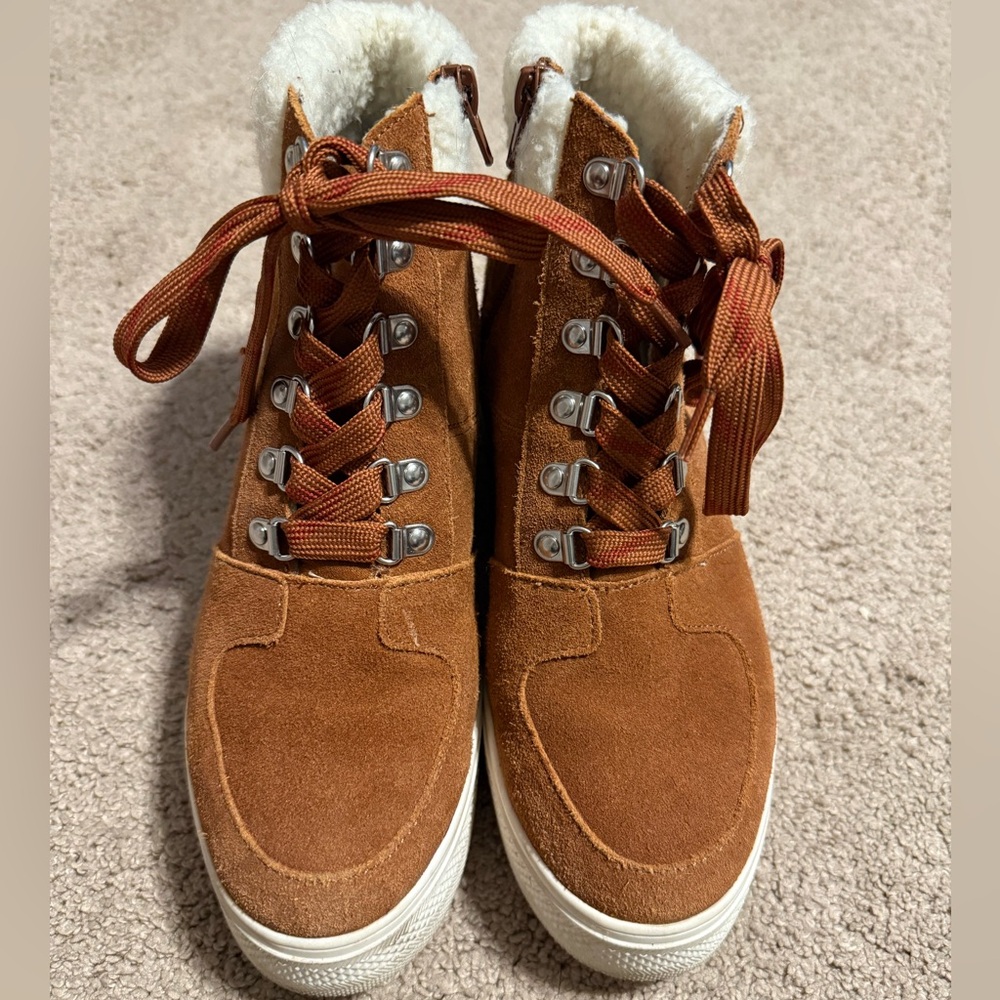 Steve Madden camel size 8 wedges - worn a handful
Of times!